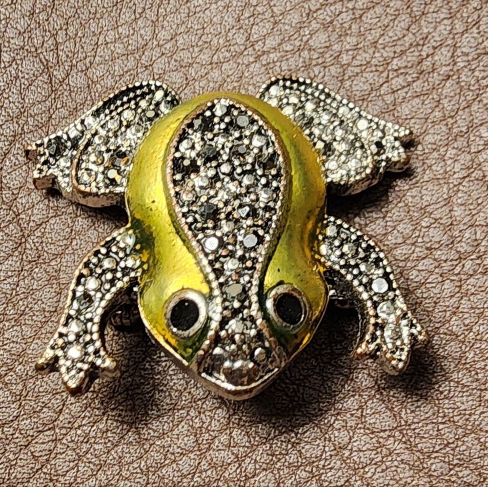 Sparkling Frog Brooch